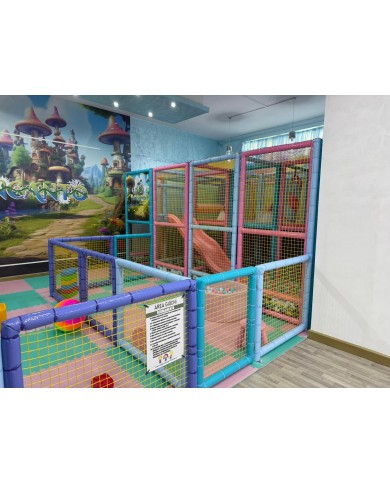ar-10/ Staccionata playground realizzata in ferro, ricoperta da morbito pvc